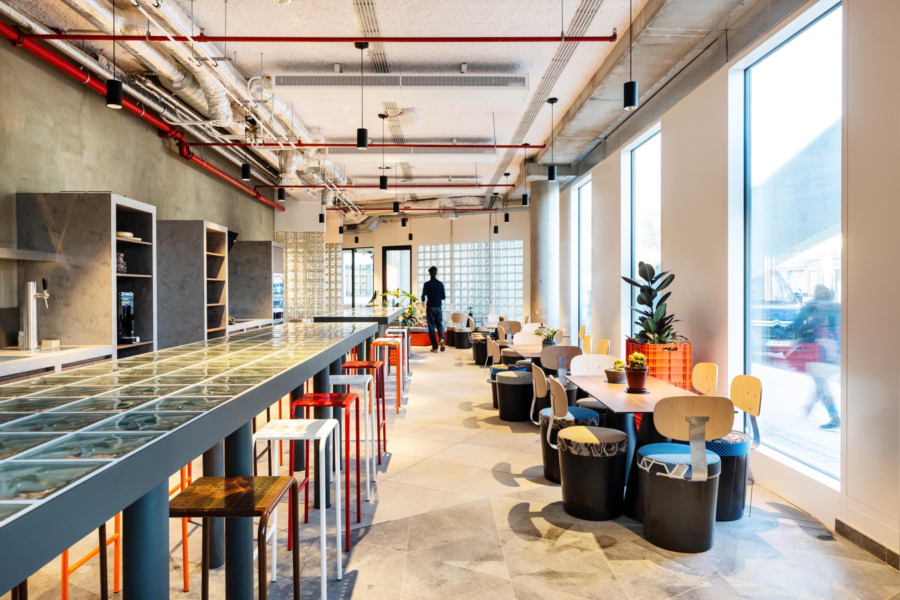 Credits - Marthe Hoet © The coworking space features a range of places to gather from bar stools to communal tables